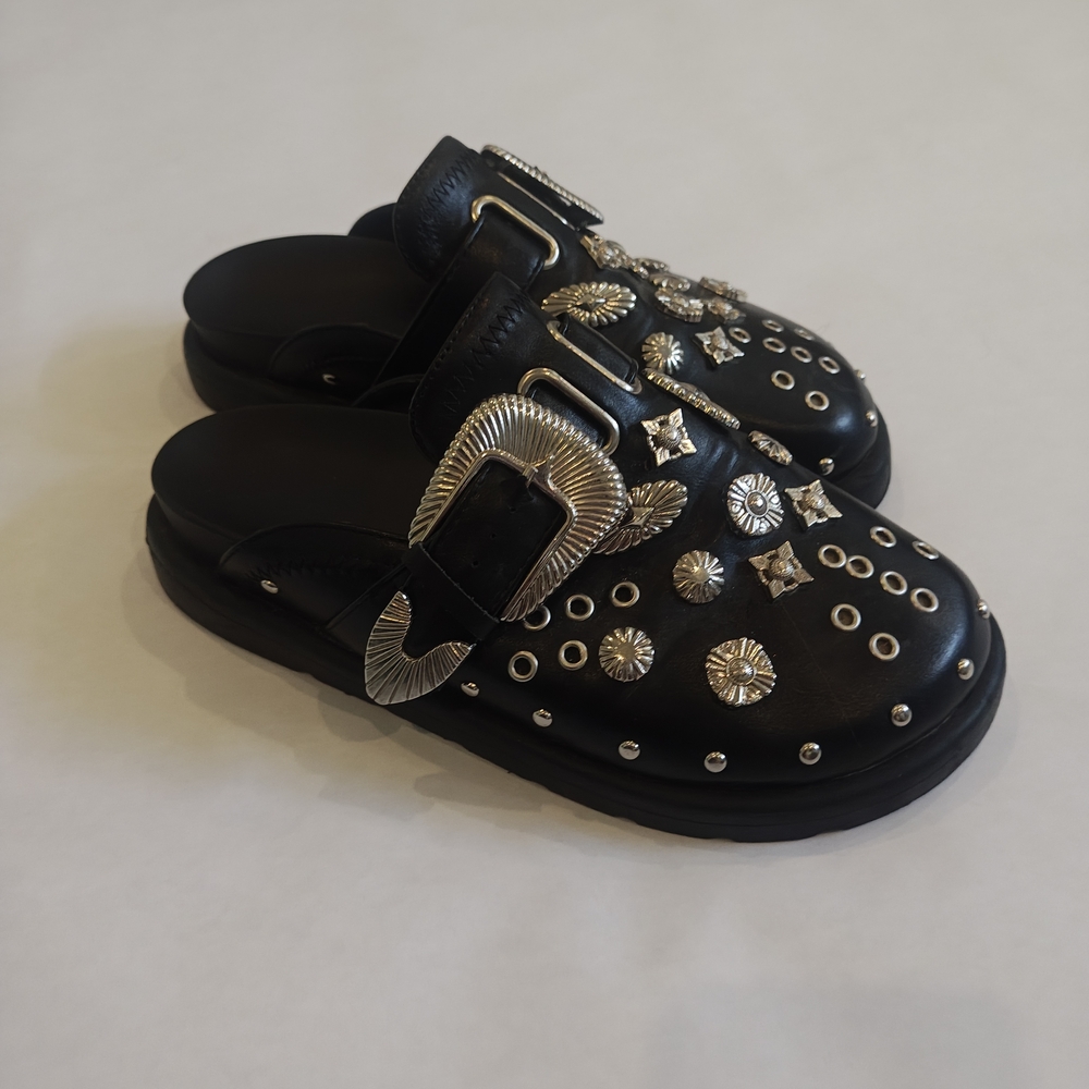 STUDDED GARDEN SHOES